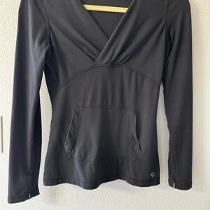 Mountain Hardwear Black Women's Long-Sleeve V-Neck Pullover Hoodie